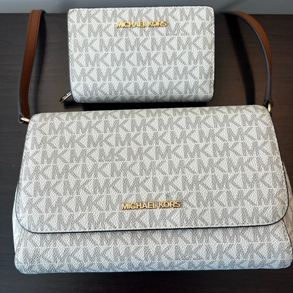 Michael Kors Crossbody with wallet